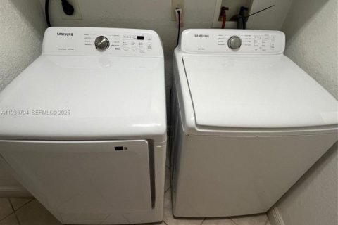 Copropriété à louer à Doral, Floride: 3 chambres, 158.86 m2 № 1992110 - photo 16