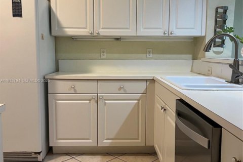 Copropriété à louer à Doral, Floride: 3 chambres, 158.86 m2 № 1992110 - photo 12