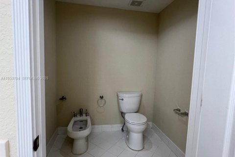 Copropriété à louer à Doral, Floride: 3 chambres, 158.86 m2 № 1992110 - photo 4