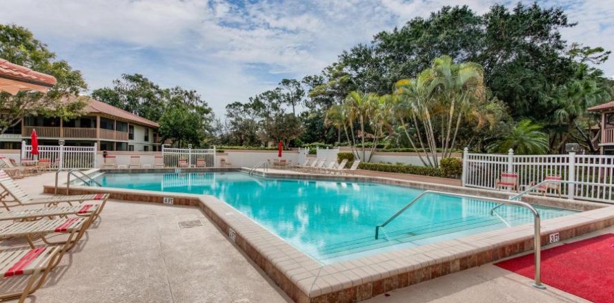 Condo in Palm Beach Gardens, Florida, 2 bedrooms № 1079022