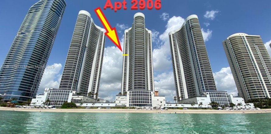 Condominio en Sunny Isles Beach, Florida, 3 dormitorios № 1857054