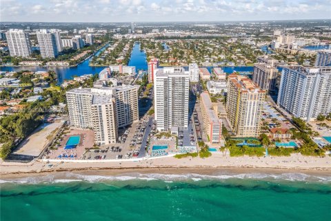 Кондоминиум с 2 спальнями в Халландейл-Бич, Флорида № 2066675