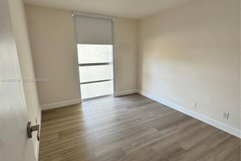 Copropriété à louer à Hallandale Beach, Floride: 2 chambres, 94.76 m2 № 2038579 - photo 16