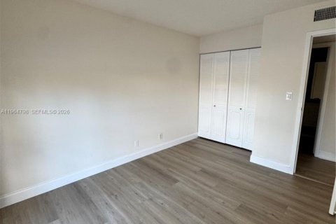 Copropriété à louer à Hallandale Beach, Floride: 2 chambres, 94.76 m2 № 2038579 - photo 15