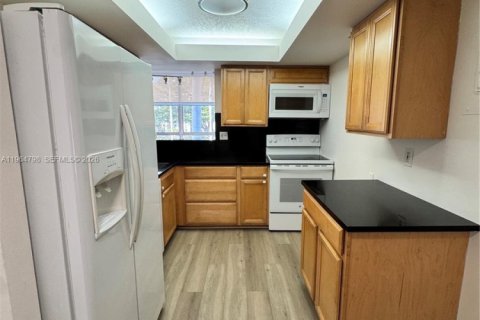 Copropriété à louer à Hallandale Beach, Floride: 2 chambres, 94.76 m2 № 2038579 - photo 9