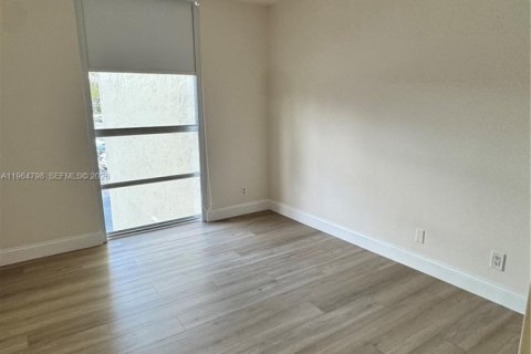 Copropriété à louer à Hallandale Beach, Floride: 2 chambres, 94.76 m2 № 2038579 - photo 17