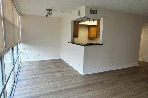 Copropriété à louer à Hallandale Beach, Floride: 2 chambres, 94.76 m2 № 2038579 - photo 7