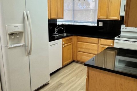 Copropriété à louer à Hallandale Beach, Floride: 2 chambres, 94.76 m2 № 2038579 - photo 8