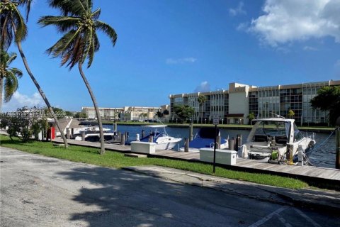 Condo à Hallandale Beach, Floride, 2 chambres  № 2038579