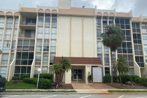 Copropriété à louer à Hallandale Beach, Floride: 2 chambres, 94.76 m2 № 2038579 - photo 23