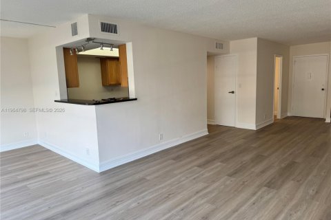 Copropriété à louer à Hallandale Beach, Floride: 2 chambres, 94.76 m2 № 2038579 - photo 6