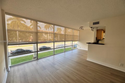 Copropriété à louer à Hallandale Beach, Floride: 2 chambres, 94.76 m2 № 2038579 - photo 4