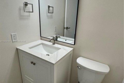 Copropriété à louer à Hallandale Beach, Floride: 2 chambres, 94.76 m2 № 2038579 - photo 11