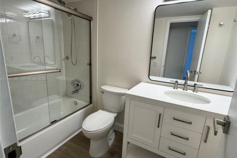 Copropriété à louer à Hallandale Beach, Floride: 2 chambres, 94.76 m2 № 2038579 - photo 19