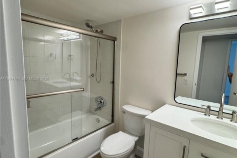 Copropriété à louer à Hallandale Beach, Floride: 2 chambres, 94.76 m2 № 2038579 - photo 18