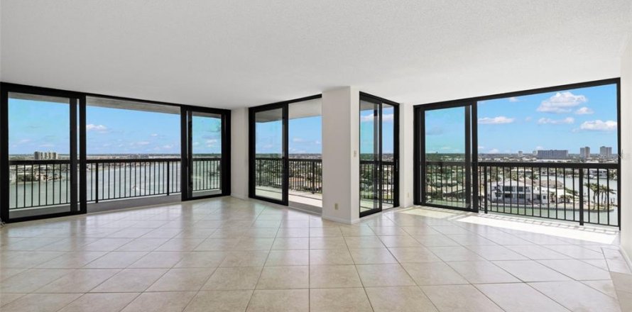 Condo à Saint Pete Beach, Floride, 2 chambres  № 2106498
