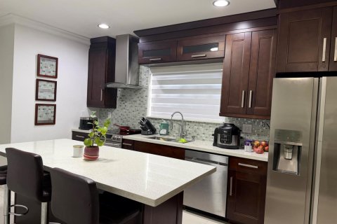 Casa en venta en Homestead, Florida, 5 dormitorios, 255.76 m2 № 2154979 - foto 2