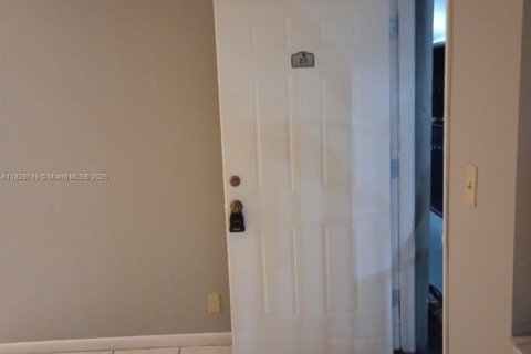 Copropriété à vendre à North Lauderdale, Floride: 1 chambre, 64.94 m2 № 1935064 - photo 1