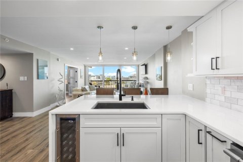 Condo in Clearwater, Florida, 2 bedrooms  № 2093960 - photo 14