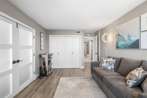 Condo in Clearwater, Florida, 2 bedrooms  № 2093960 - photo 27