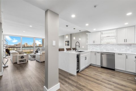 Condo in Clearwater, Florida, 2 bedrooms  № 2093960 - photo 7