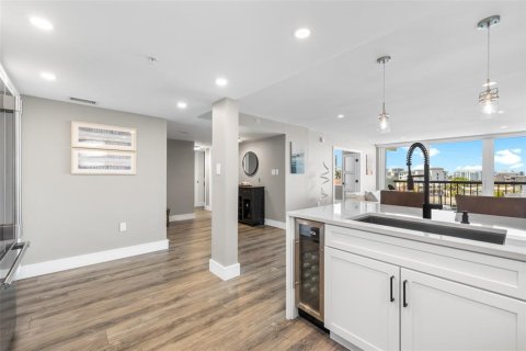 Condo in Clearwater, Florida, 2 bedrooms  № 2093960 - photo 13