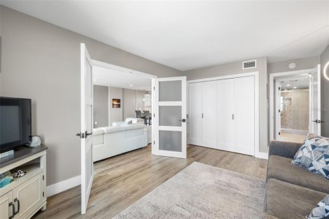 Condo in Clearwater, Florida, 2 bedrooms  № 2093960 - photo 24