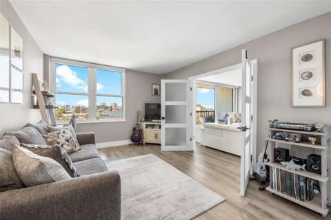 Condo in Clearwater, Florida, 2 bedrooms  № 2093960 - photo 25