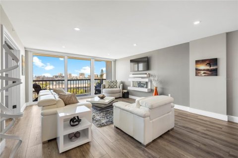 Condo in Clearwater, Florida, 2 bedrooms  № 2093960 - photo 21