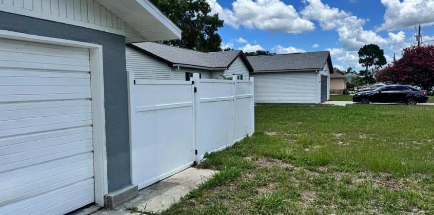 Villa ou maison à Spring Hill, Floride 3 chambres, 131.55 m2 № 1802114