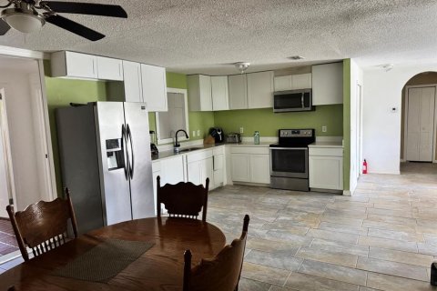 House in Spring Hill, Florida 3 bedrooms, 131.55 sq.m. № 1802114 - photo 4