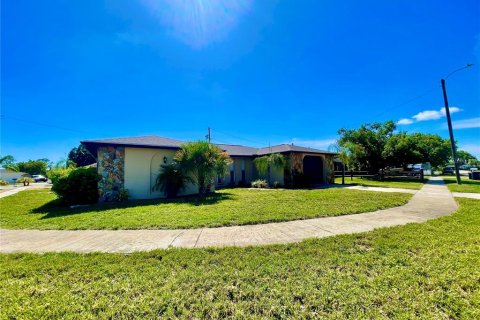 House in Holiday, Florida 2 bedrooms, 144.65 sq.m. № 1865972 - photo 2