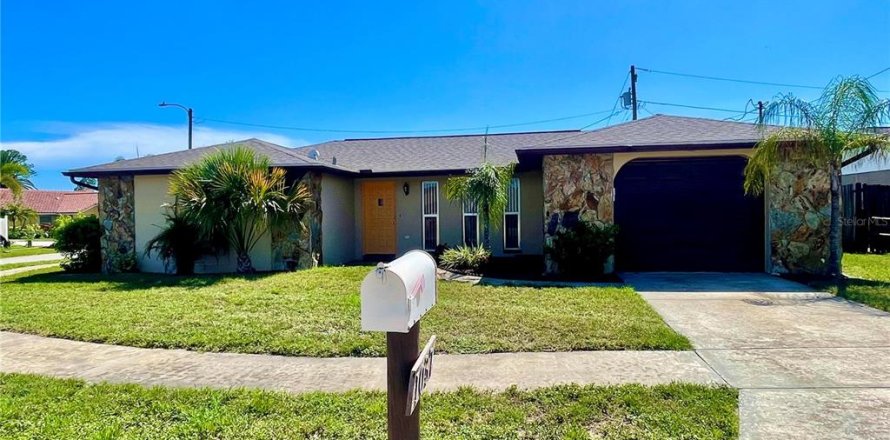 House in Holiday, Florida 2 bedrooms, 144.65 sq.m. № 1865972
