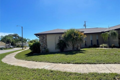 House in Holiday, Florida 2 bedrooms, 144.65 sq.m. № 1865972 - photo 5