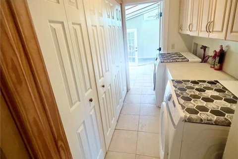 House in Ormond Beach, Florida 3 bedrooms, 151.62 sq.m. № 2229453 - photo 12
