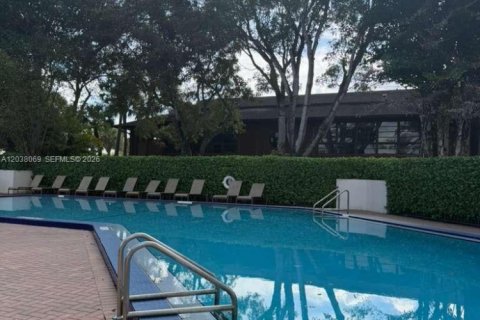 Condo in Doral, Florida, 2 bedrooms  № 2086903 - photo 24