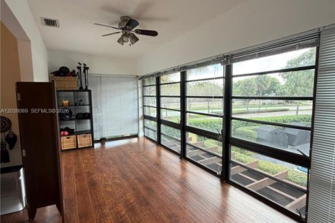 Condo in Doral, Florida, 2 bedrooms  № 2086903 - photo 10