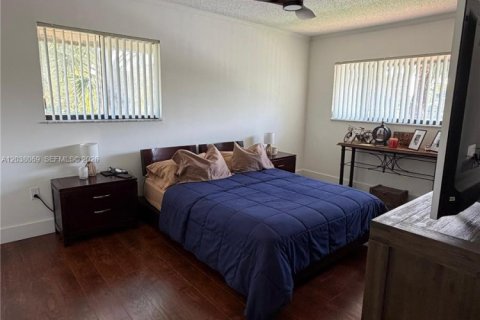 Condo in Doral, Florida, 2 bedrooms  № 2086903 - photo 16