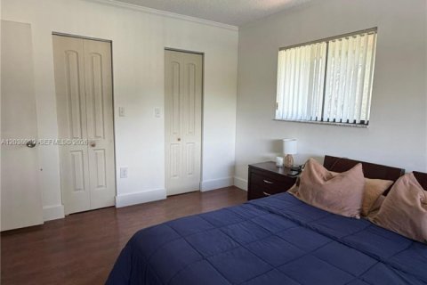 Condo in Doral, Florida, 2 bedrooms  № 2086903 - photo 17
