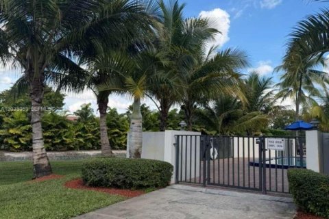 Condo in Doral, Florida, 2 bedrooms  № 2086903 - photo 22