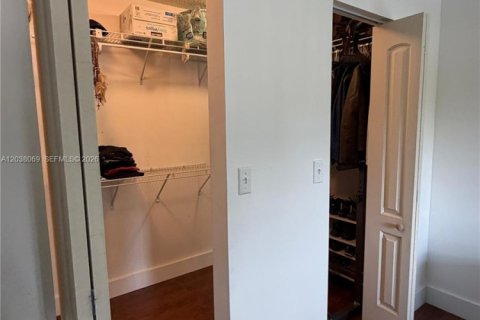 Condo in Doral, Florida, 2 bedrooms  № 2086903 - photo 18