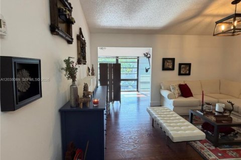 Condo in Doral, Florida, 2 bedrooms  № 2086903 - photo 3