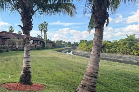Condo in Doral, Florida, 2 bedrooms  № 2086903 - photo 25