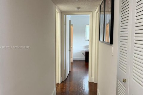 Condo in Doral, Florida, 2 bedrooms  № 2086903 - photo 7
