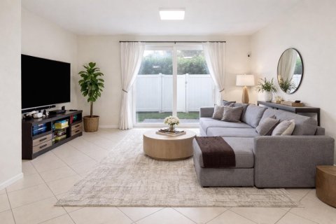 Townhouse in Tamarac, Florida 3 bedrooms, 137.31 sq.m. № 2181722