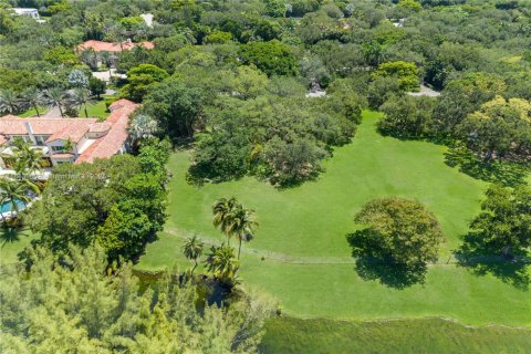 Terreno en venta en Coral Gables, Florida № 1978359 - foto 11