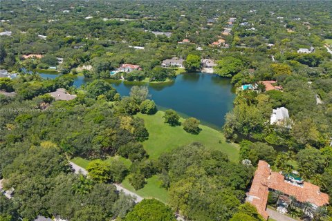 Terreno en venta en Coral Gables, Florida № 1978359 - foto 2