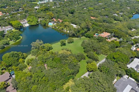 Terreno en venta en Coral Gables, Florida № 1978359 - foto 3
