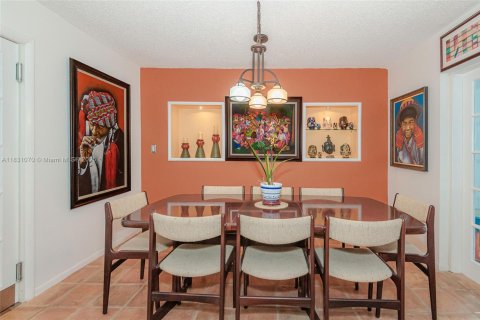 House in Miami, Florida 3 bedrooms, 170.2 sq.m. № 1814242 - photo 8