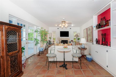 House in Miami, Florida 3 bedrooms, 170.2 sq.m. № 1814242 - photo 11